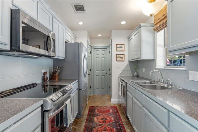 10605 Lake Beach DR, Dripping Springs, TX 78620