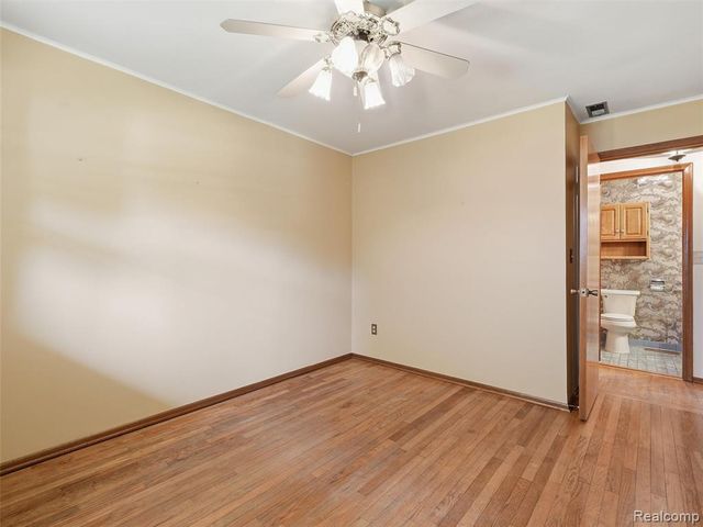 22605 Dorion Street, Saint Clair Shores, MI 48082