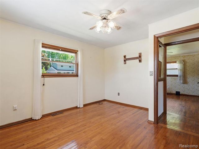 22605 Dorion Street, Saint Clair Shores, MI 48082