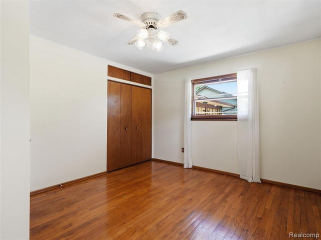 22605 Dorion Street, Saint Clair Shores, MI 48082