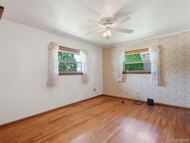 22605 Dorion Street, Saint Clair Shores, MI 48082