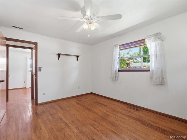 22605 Dorion Street, Saint Clair Shores, MI 48082