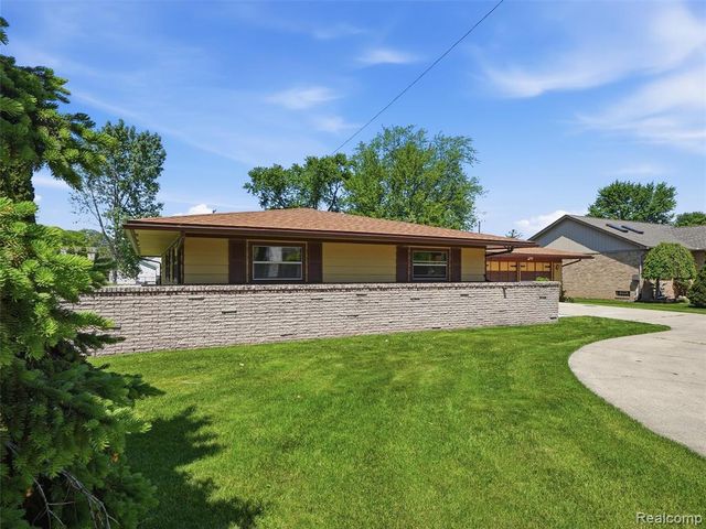 22605 Dorion Street, Saint Clair Shores, MI 48082