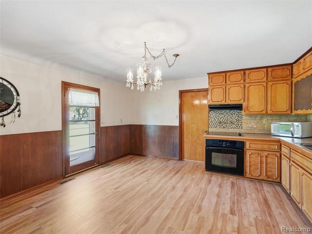 22605 Dorion Street, Saint Clair Shores, MI 48082