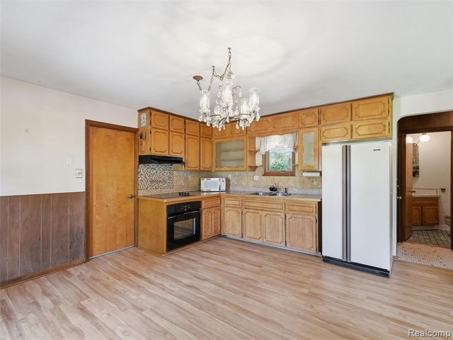 22605 Dorion Street, Saint Clair Shores, MI 48082