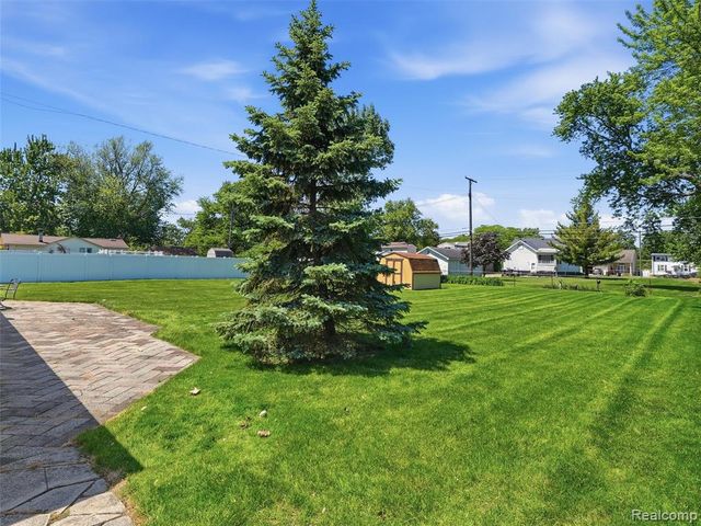 22605 Dorion Street, Saint Clair Shores, MI 48082