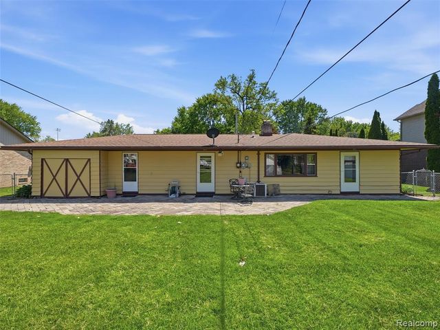 22605 Dorion Street, Saint Clair Shores, MI 48082