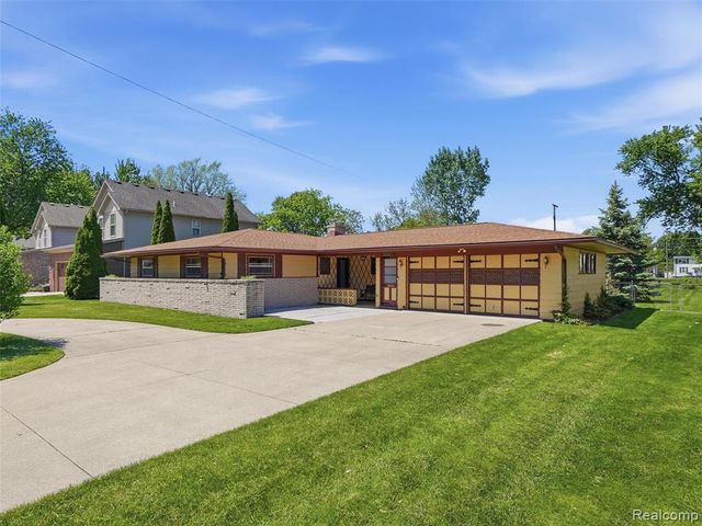 22605 Dorion Street, Saint Clair Shores, MI 48082