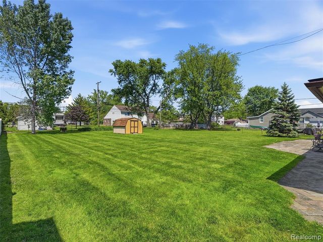 22605 Dorion Street, Saint Clair Shores, MI 48082