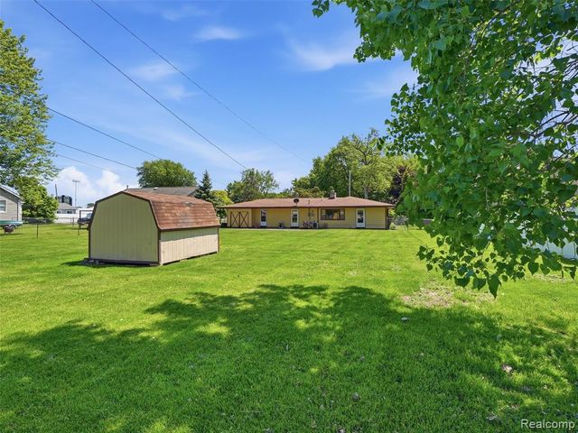 22605 Dorion Street, Saint Clair Shores, MI 48082
