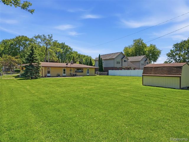 22605 Dorion Street, Saint Clair Shores, MI 48082