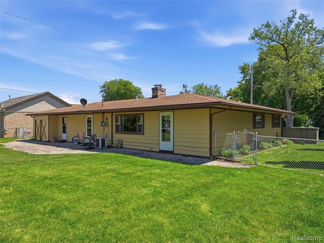 22605 Dorion Street, Saint Clair Shores, MI 48082