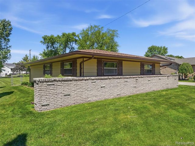 22605 Dorion Street, Saint Clair Shores, MI 48082