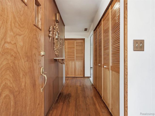 22605 Dorion Street, Saint Clair Shores, MI 48082