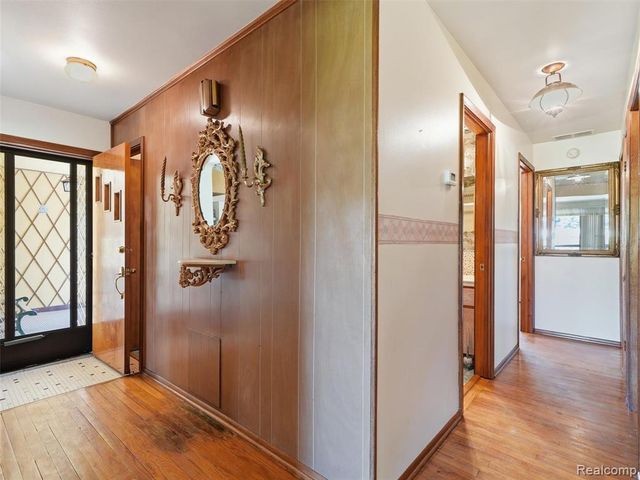 22605 Dorion Street, Saint Clair Shores, MI 48082