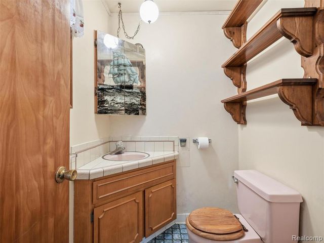 22605 Dorion Street, Saint Clair Shores, MI 48082