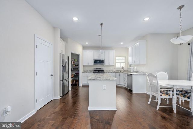 1002 LAKEVIEW PKWY, Locust Grove, VA 22508