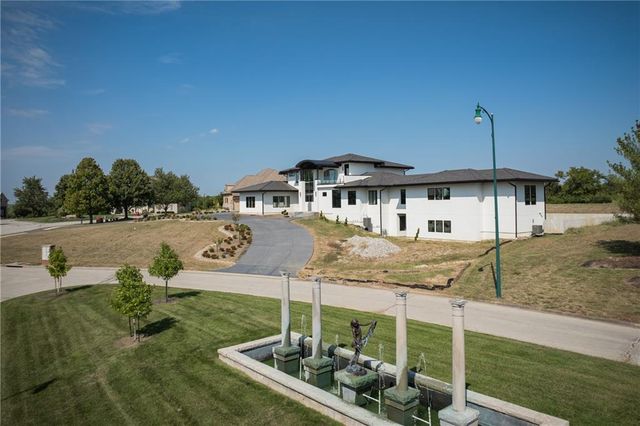 3331 S Saddle Ridge Court, Independence, MO 64057