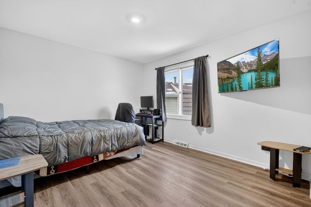 8834 Plainfield Road, Brookfield, IL 60513