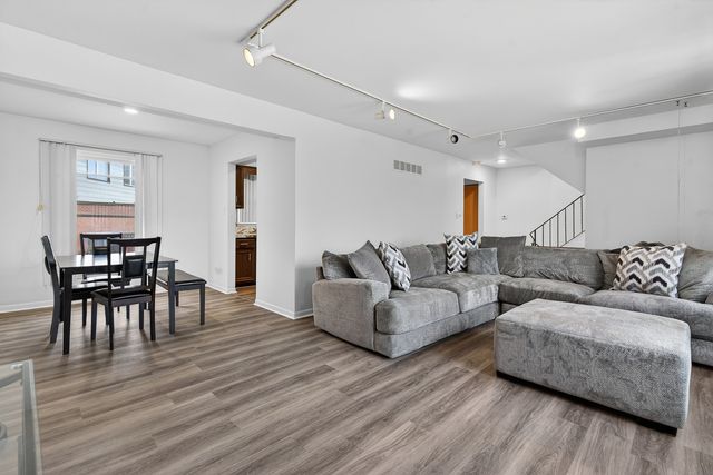 8834 Plainfield Road, Brookfield, IL 60513