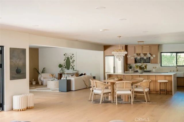 17601 McCormick Street, Encino, CA 91316