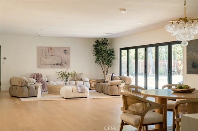 17601 McCormick Street, Encino, CA 91316