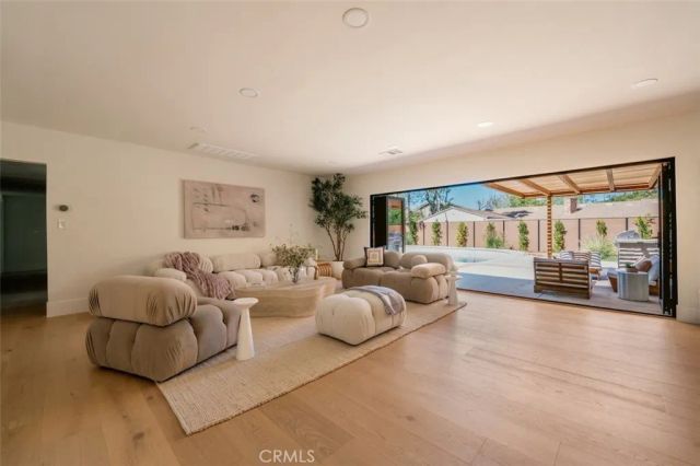 17601 McCormick Street, Encino, CA 91316