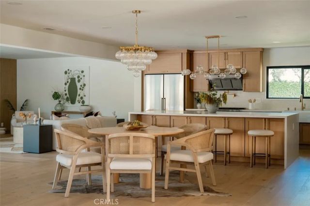 17601 McCormick Street, Encino, CA 91316