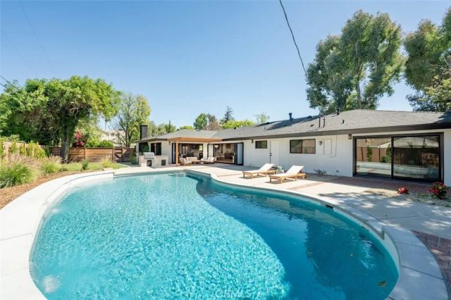 17601 McCormick Street, Encino, CA 91316