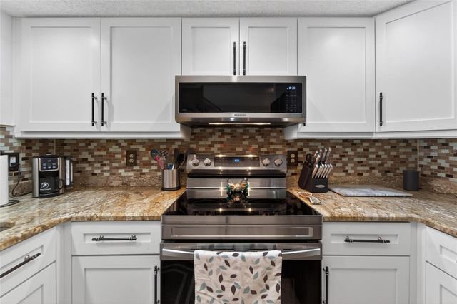 394 MADEIRA CIRCLE, St Petersburg, FL 33715