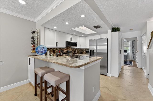 394 MADEIRA CIRCLE, St Petersburg, FL 33715