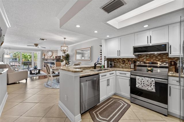 394 MADEIRA CIRCLE, St Petersburg, FL 33715