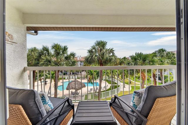 394 MADEIRA CIRCLE, St Petersburg, FL 33715