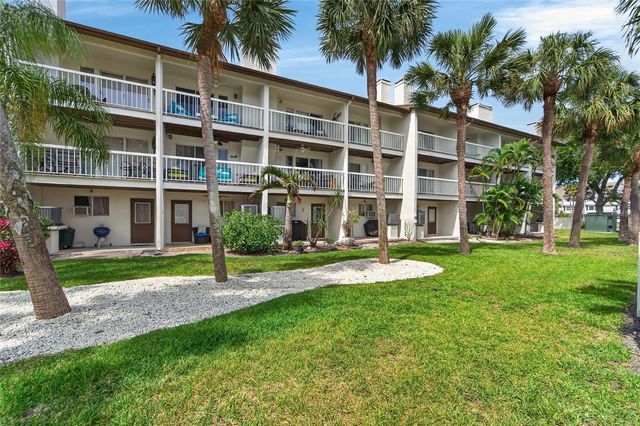 394 MADEIRA CIRCLE, St Petersburg, FL 33715