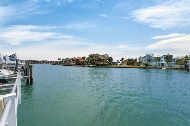 394 MADEIRA CIRCLE, St Petersburg, FL 33715