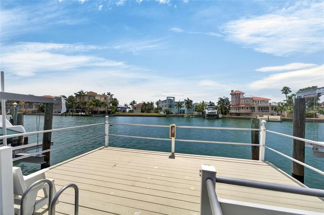 394 MADEIRA CIRCLE, St Petersburg, FL 33715