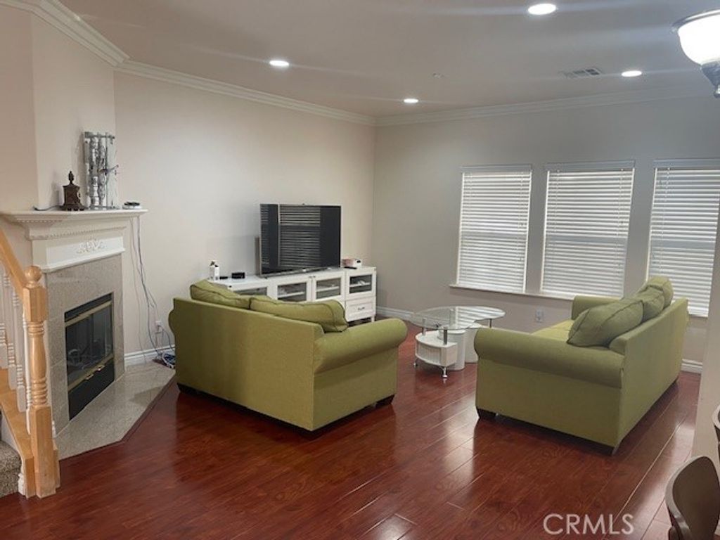 Image 3 of property listing at 5241 Rosemead, San Gabriel, CA 91776