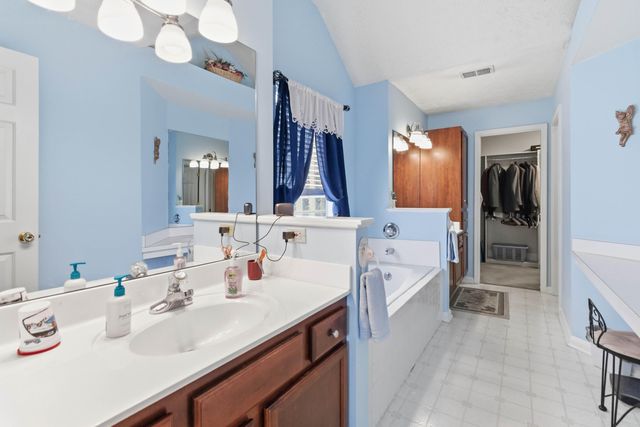 956 Deer Crossing Way, Lexington, KY 40509