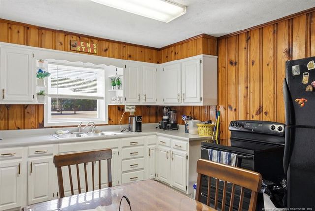 409 N 4th Street, Saint Pauls, NC 28384