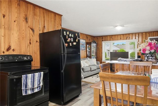 409 N 4th Street, Saint Pauls, NC 28384