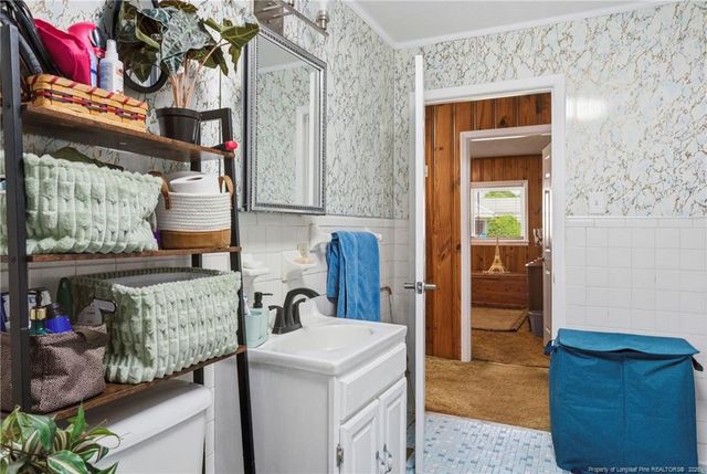 409 N 4th Street, Saint Pauls, NC 28384