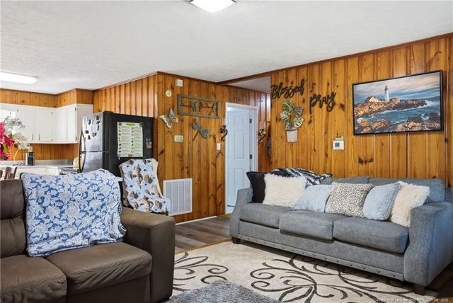 409 N 4th Street, Saint Pauls, NC 28384