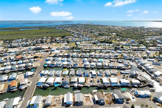 2971 Bounty LN, St. James City, FL 33956