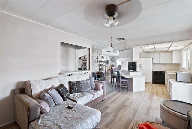 3945 Bradford 128, La Verne, CA 91759