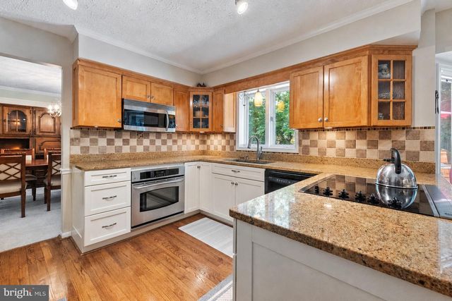 100 ORIOLE LN, La Plata, MD 20646