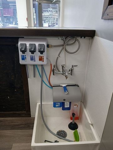 1611 Main Street, Springfield, MA 01103