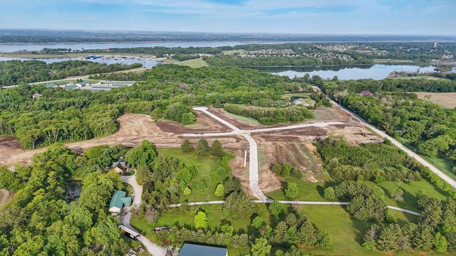 5 E Red Cedar Drive, Des Moines, IA 50226