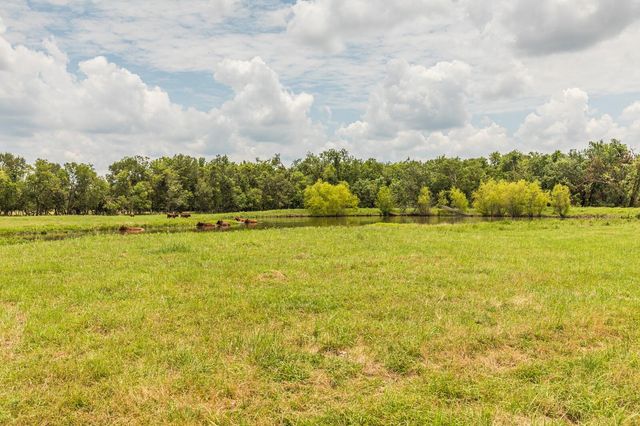 734 E FM 485, Cameron, TX 76520