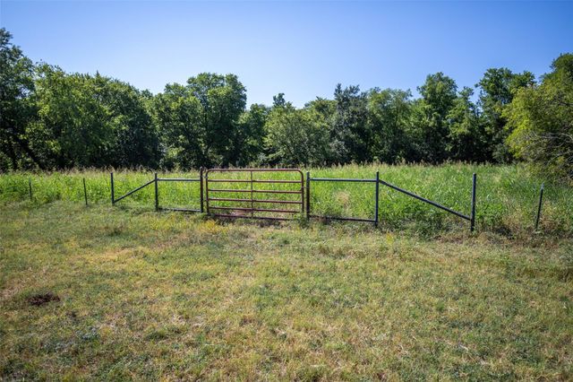 734 E FM 485, Cameron, TX 76520
