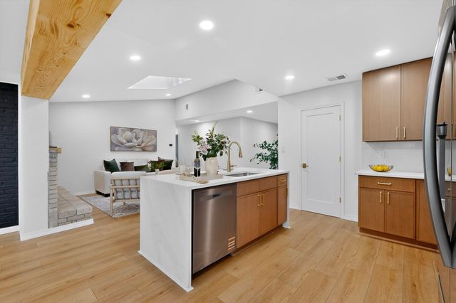 3045 Lockmoor Lane, Dallas, TX 75220